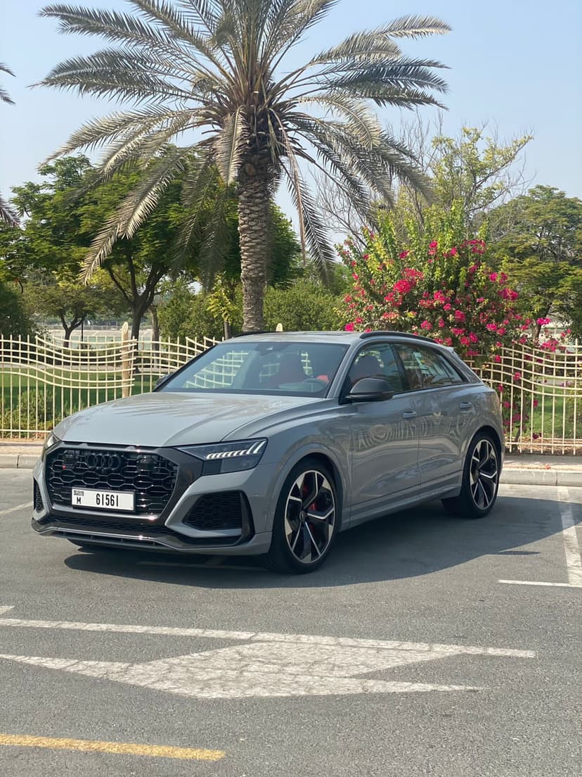 Audi RS Q8 2021 huren Dubai - Hoofdweergave