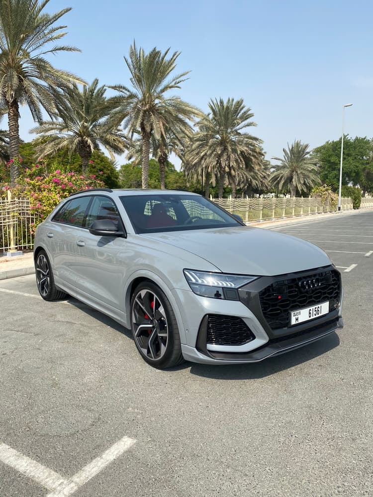 Audi RS Q8 2021 huren Dubai - Weergave 5