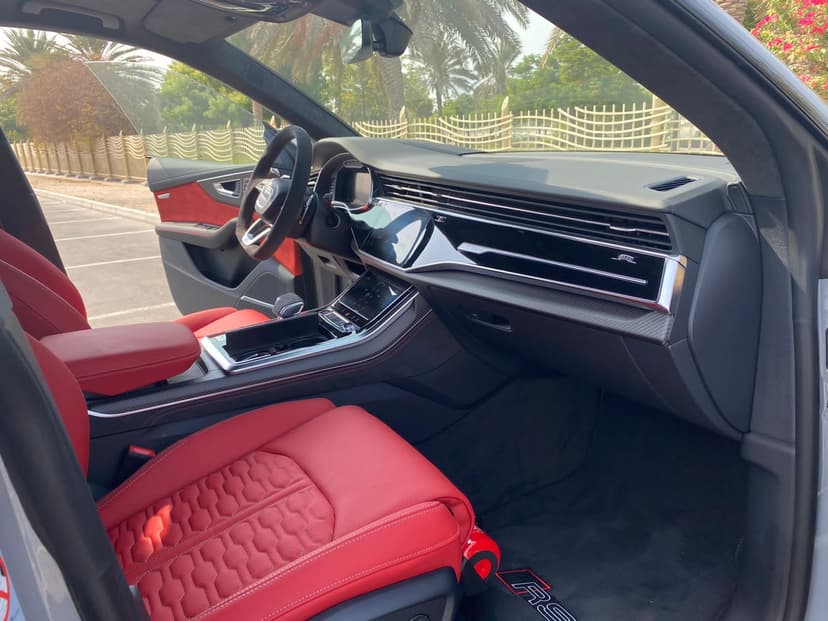 Audi RS Q8 2021 huren Dubai - Weergave 6