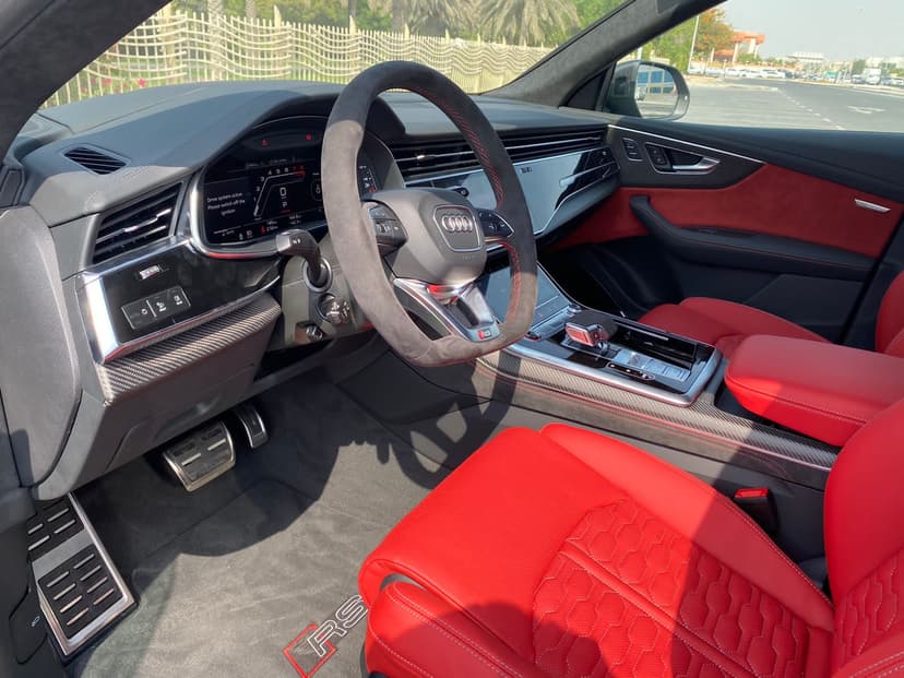 Audi RS Q8 2021 huren Dubai - Weergave 8