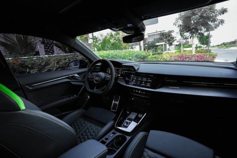 Audi RS3 2024 huren Dubai - Weergave 2