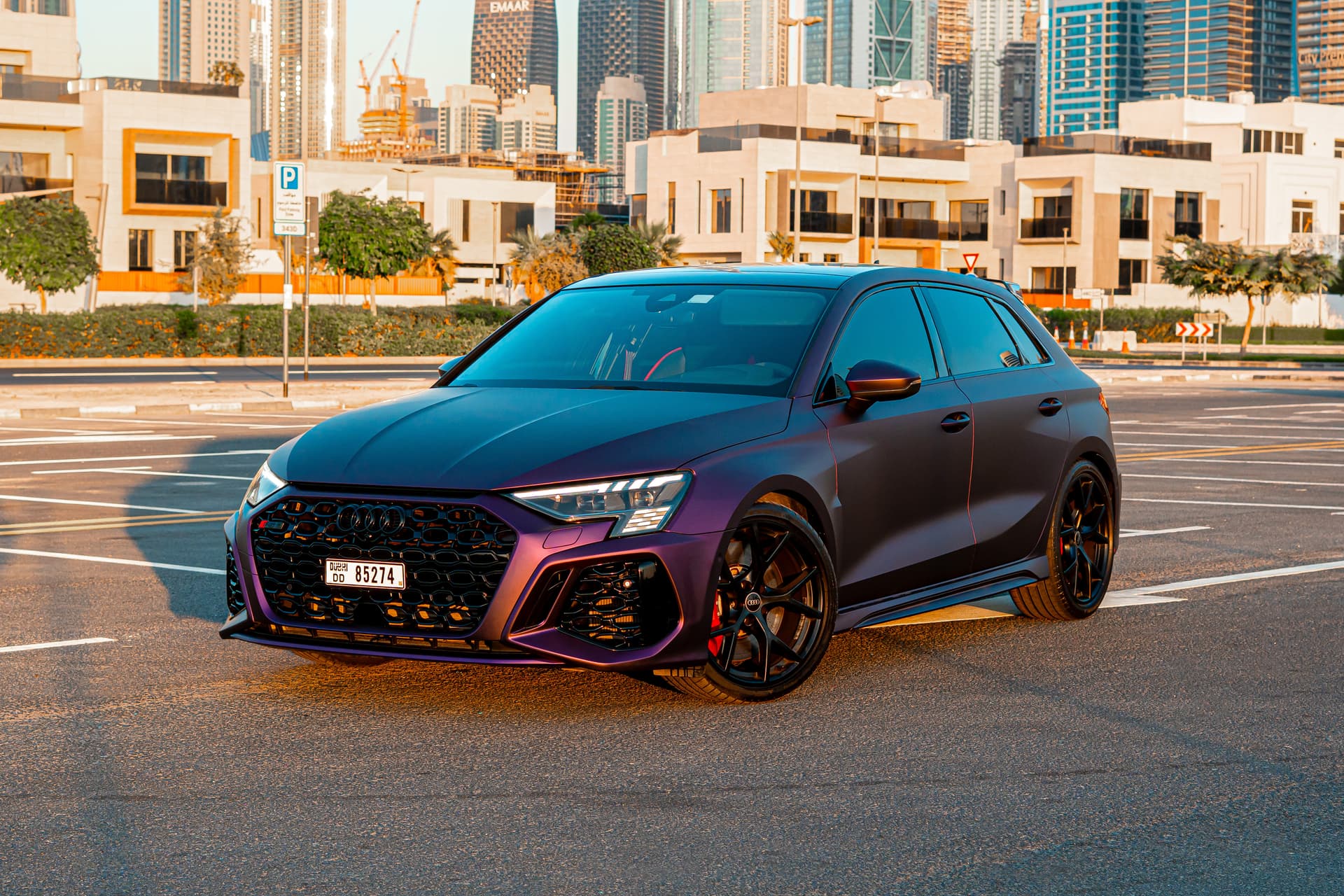 Audi RS3 Sportback 2023 huren Dubai - Vooraanzicht