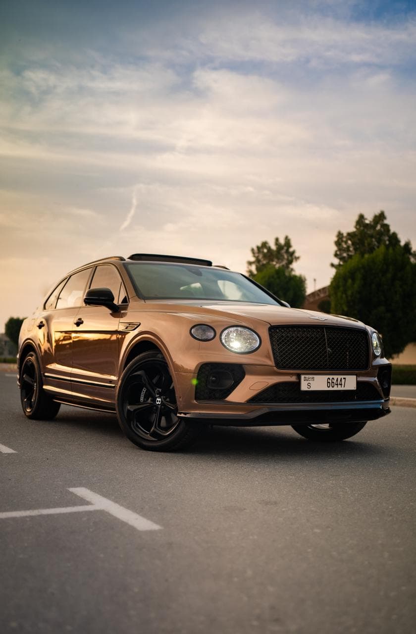 Bentley Bentayga 2022 huren Dubai - Vooraanzicht
