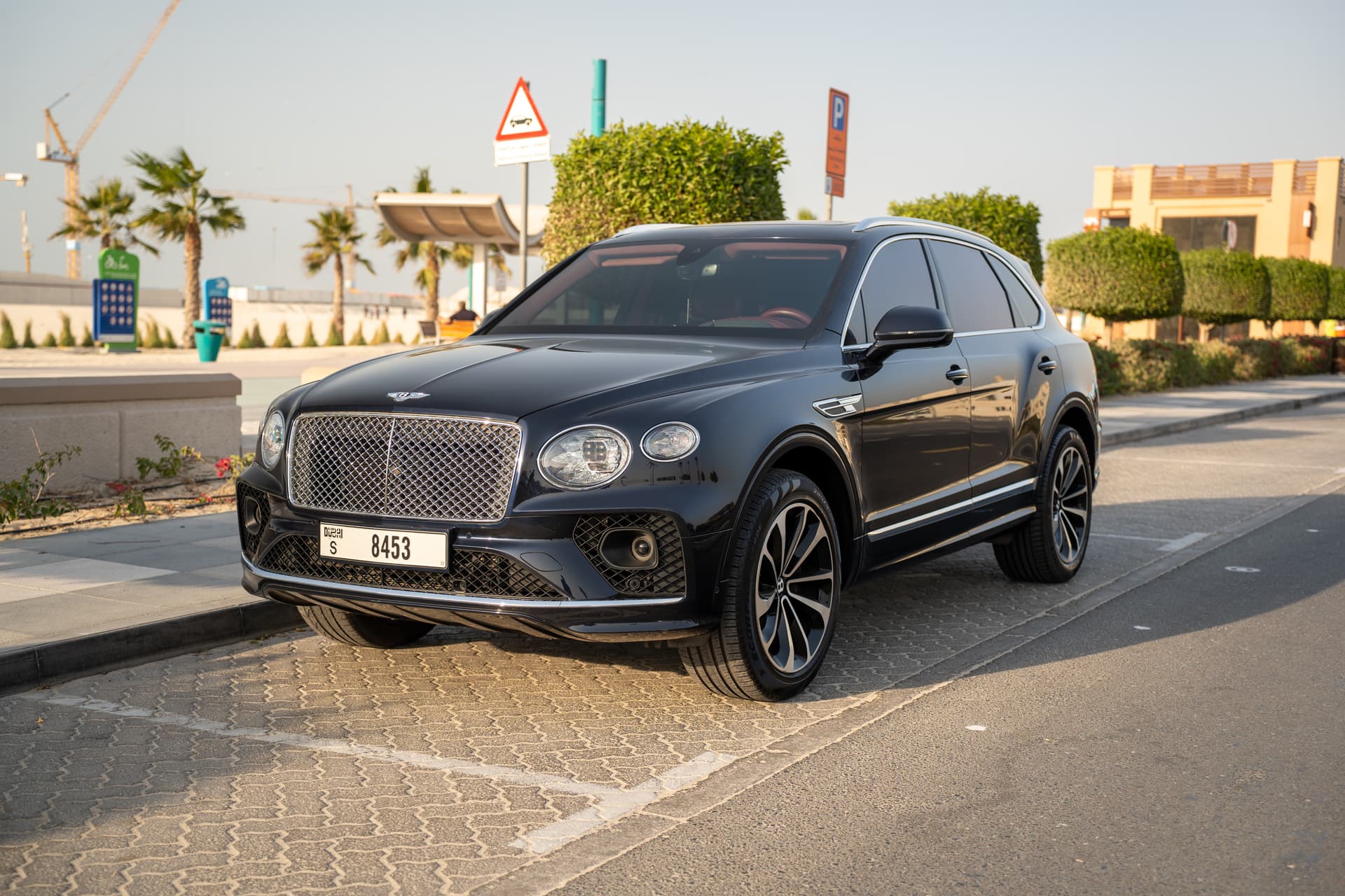 Bentley Bentayga 2023 huren Dubai - Vooraanzicht