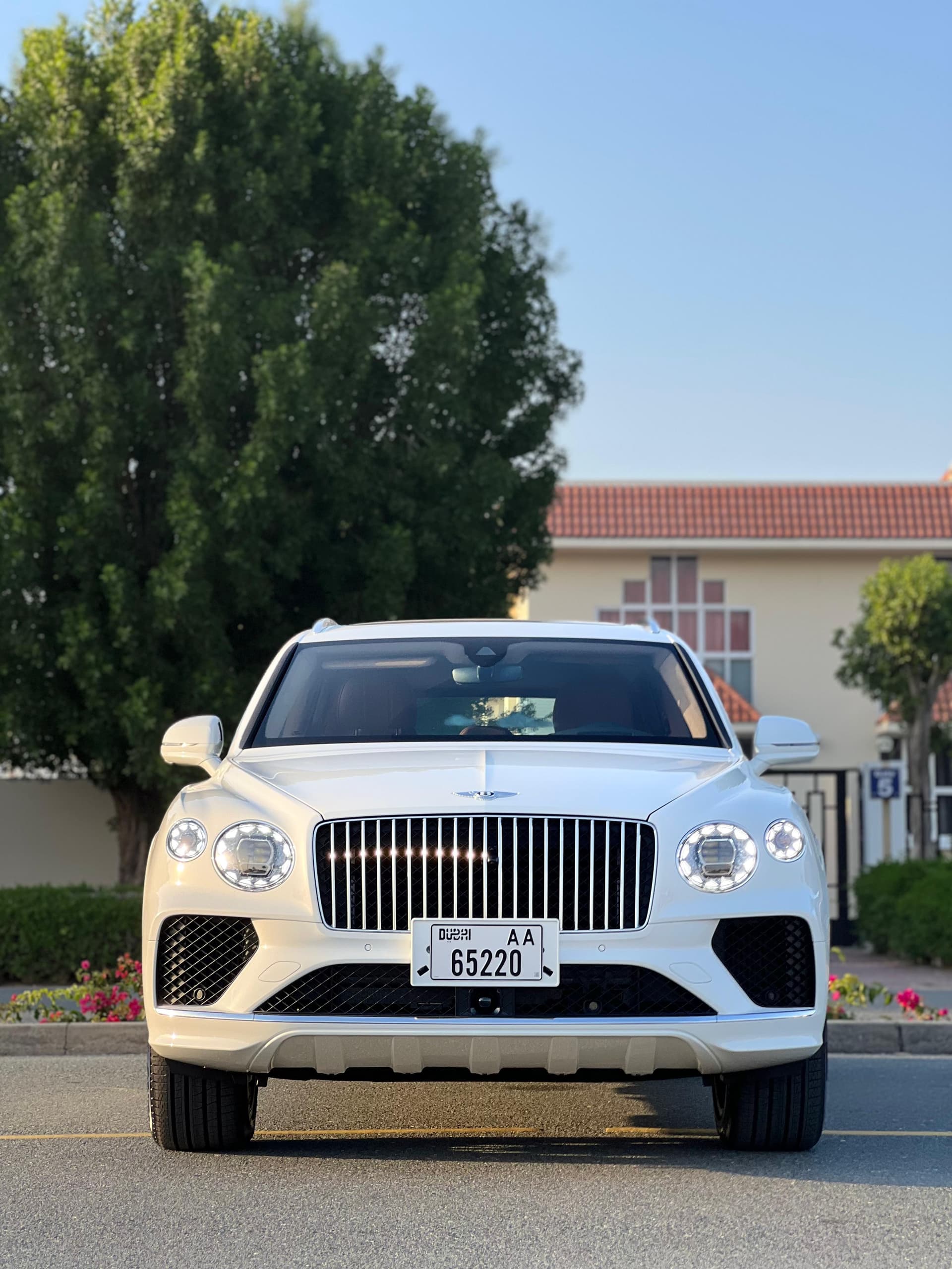 Bentley Bentayga 2024 huren Dubai - Hoofdweergave