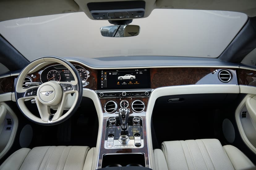 Location Bentley Continental GT 2020 Dubai - Vue 4