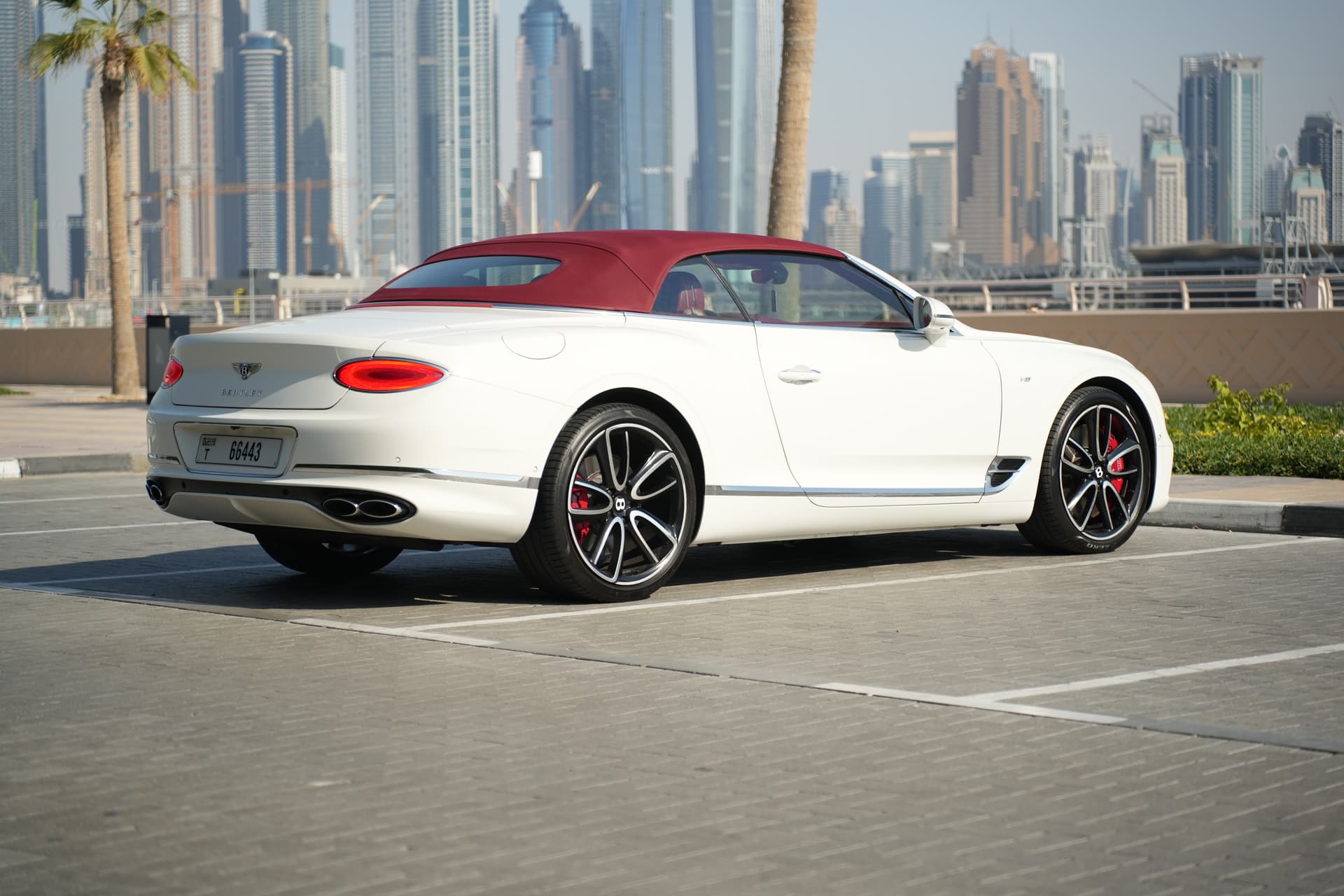 Bentley Continental GTC 2022 mieten in Dubai - Ansicht 4