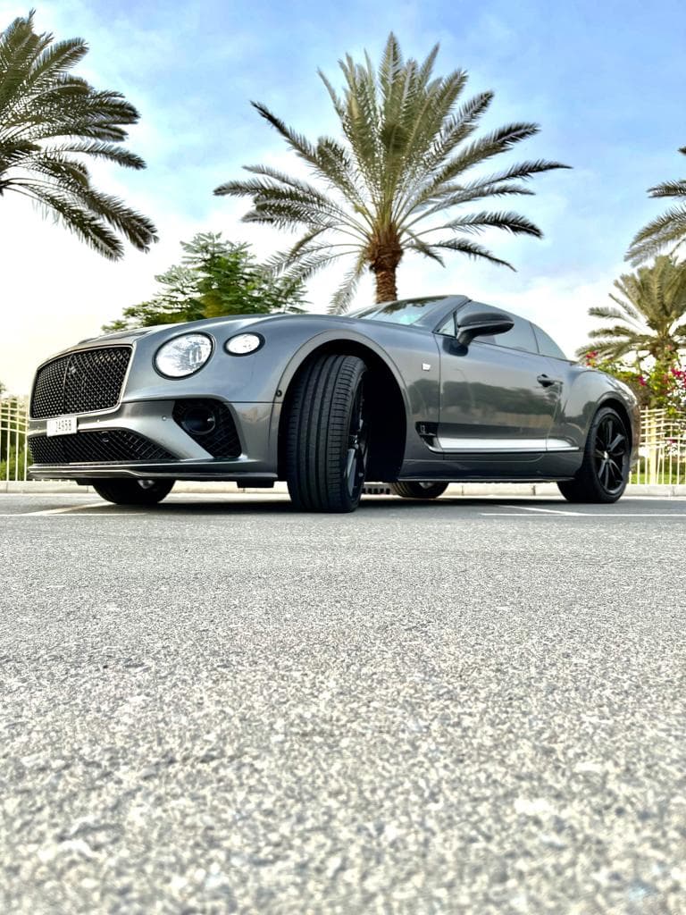 Bentley Continental GTC 2022 huren Dubai - Weergave 2