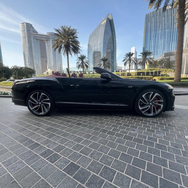 Bentley Continental GTC Speed First Edition 2025 huren Dubai - Weergave 4