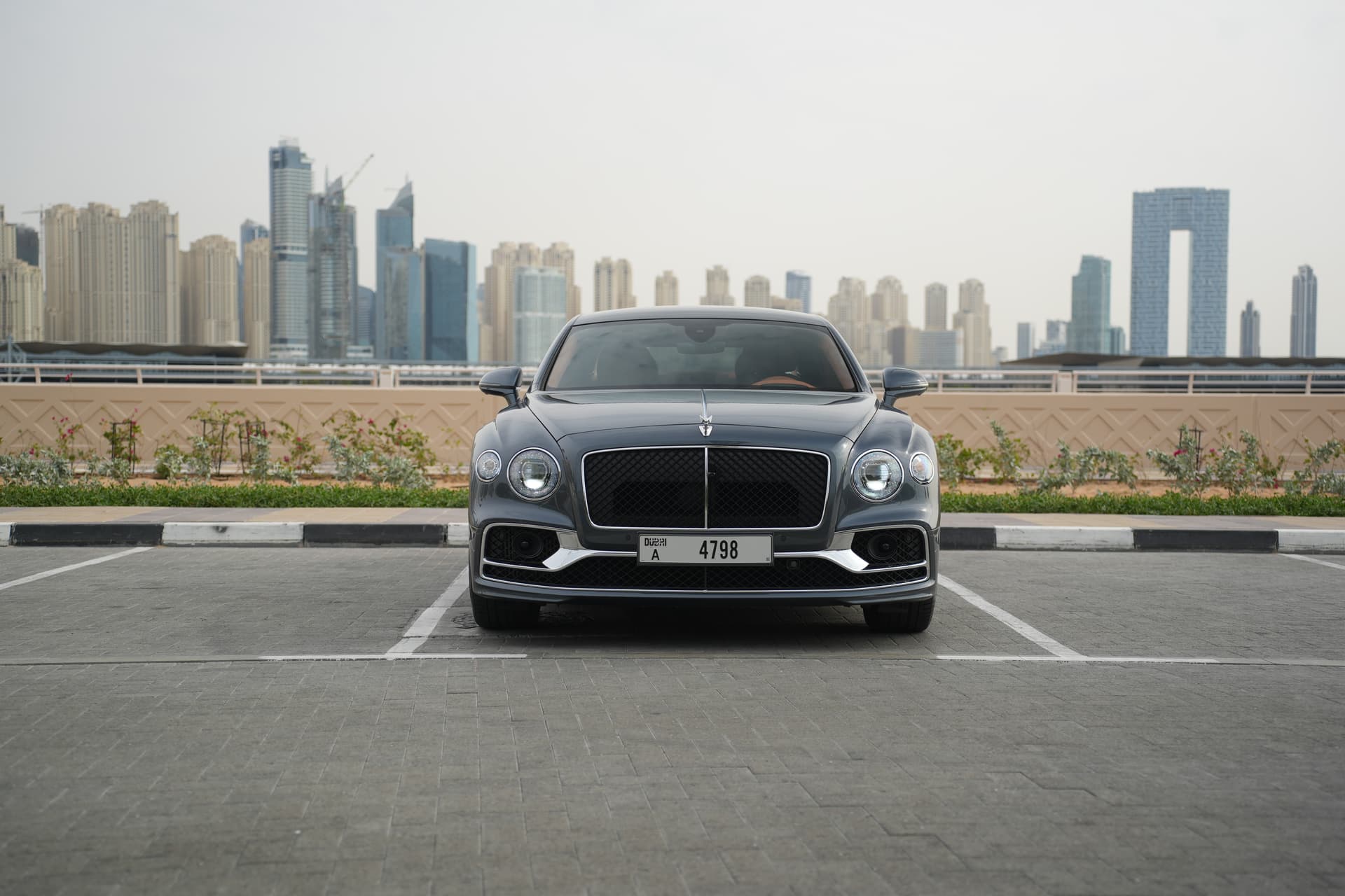 Bentley Flying Spur 2024 mieten in Dubai - Ansicht 2