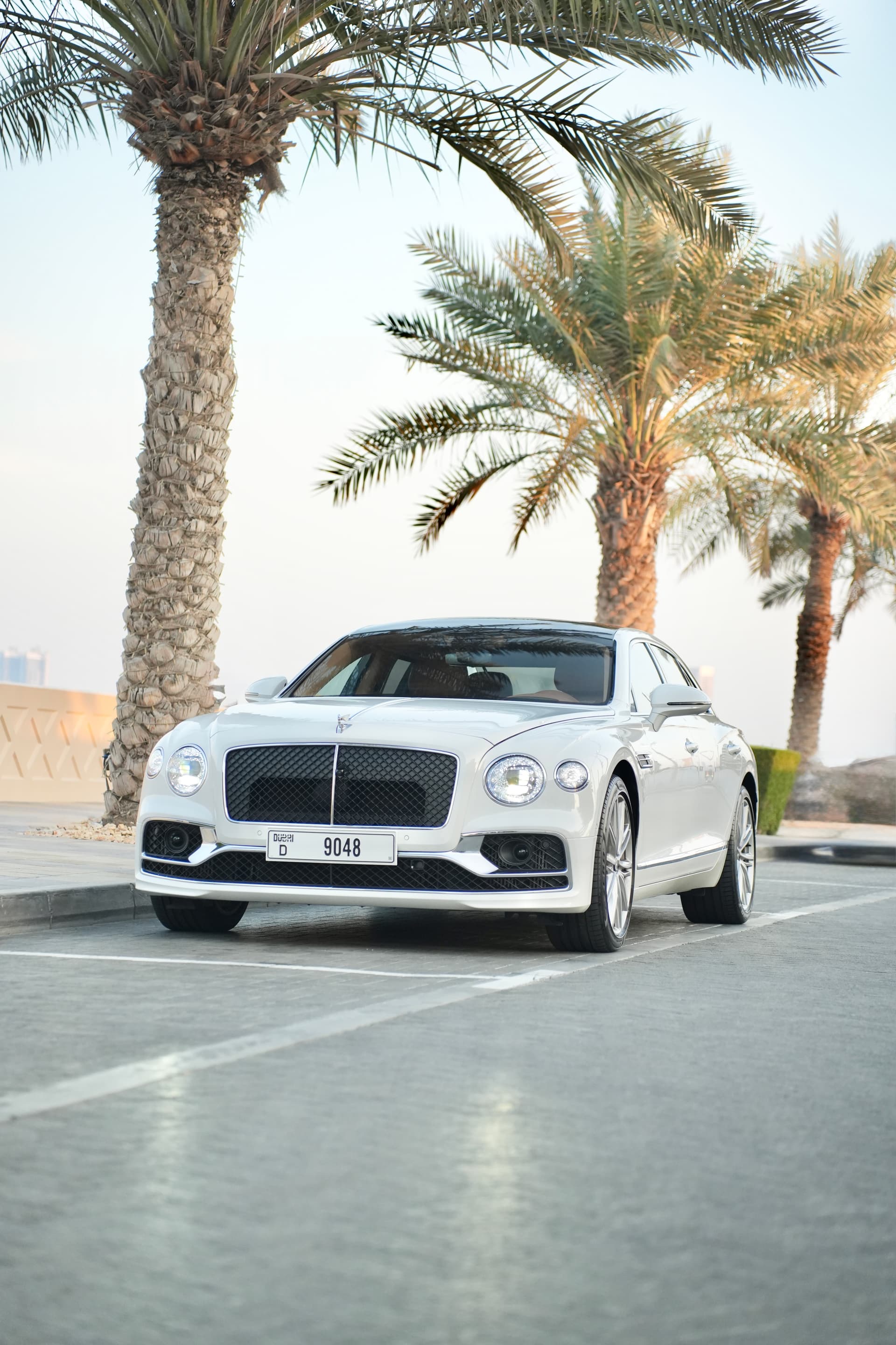 Bentley Flying Spur 2024 huren Dubai - Vooraanzicht