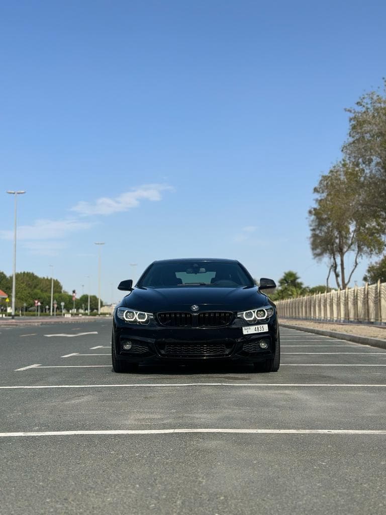 BMW 4 Series 430i 2019 huren Dubai - Vooraanzicht