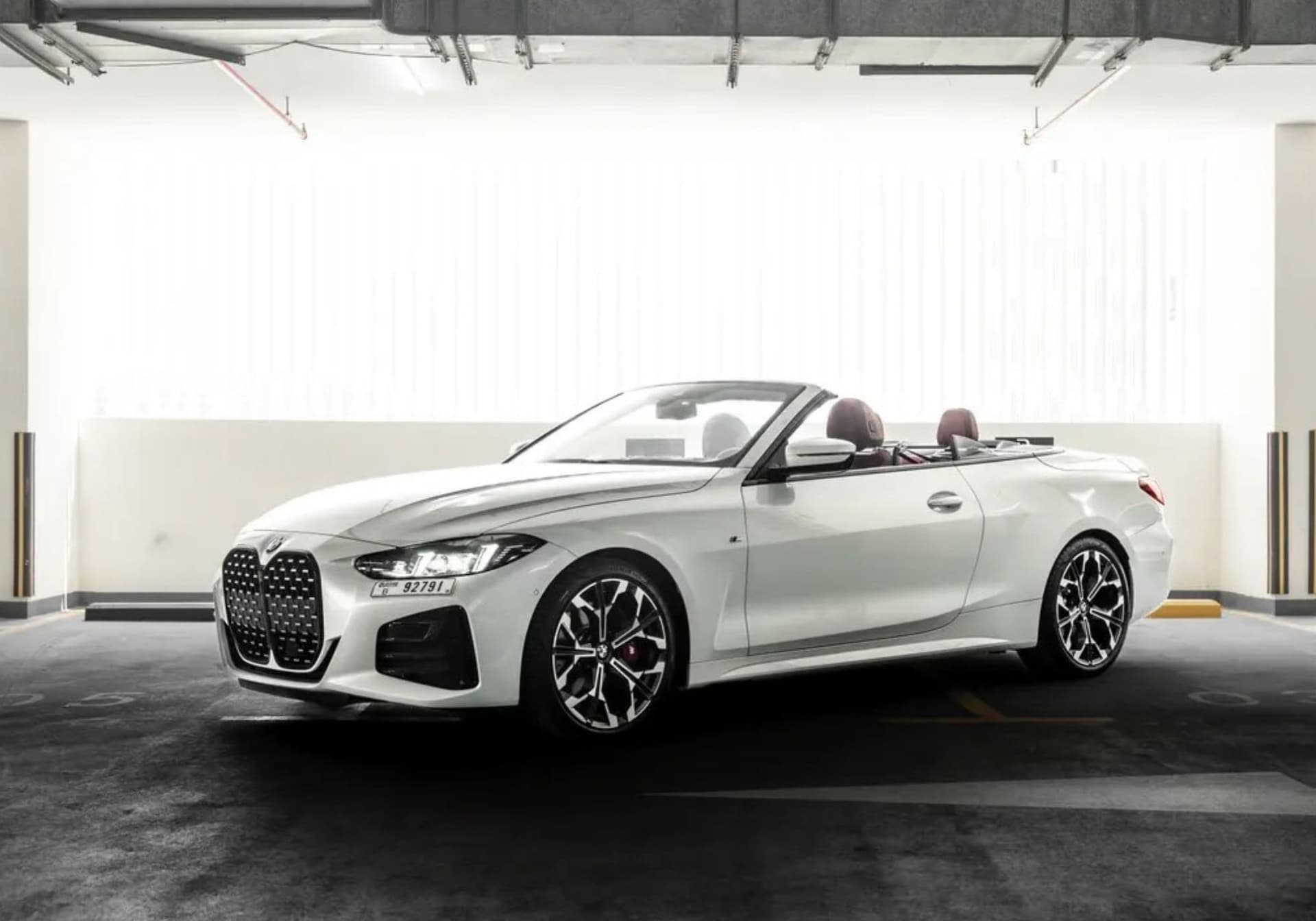 BMW 4 Series 430i M Sport Convertible 2025 huren Dubai - Vooraanzicht