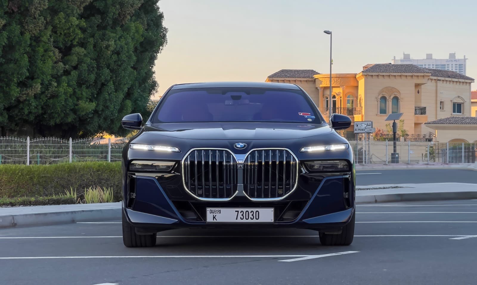 BMW 7 Series 730i 2024 mieten in Dubai - Frontansicht