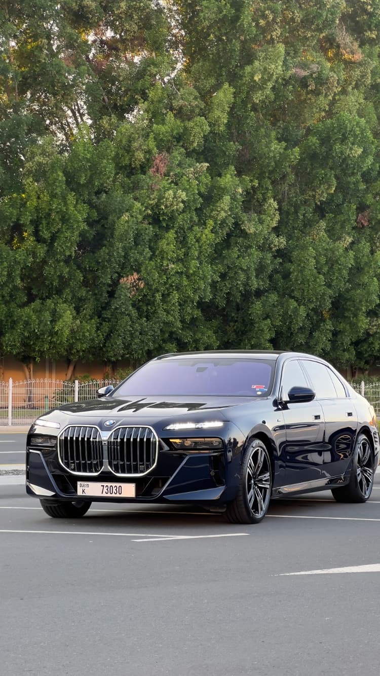 Alquiler BMW 7 Series 730i 2024 Dubai - Vista 3