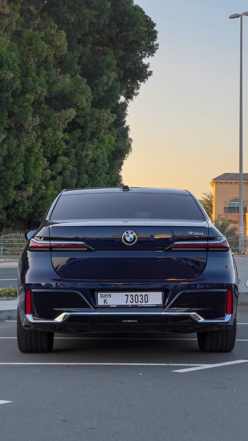 Alquiler BMW 7 Series 730i 2024 Dubai - Vista 5