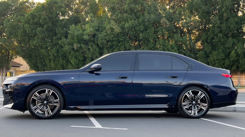 Alquiler BMW 7 Series 730i 2024 Dubai - Vista 7