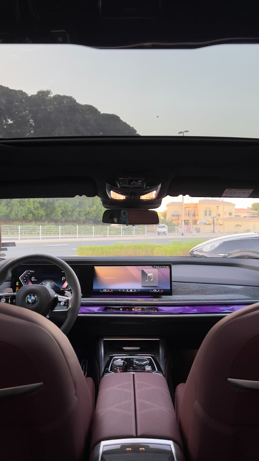 Alquiler BMW 7 Series 730i 2024 Dubai - Vista 8