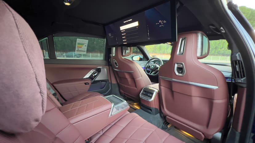 Alquiler BMW 7 Series 730i 2024 Dubai - Vista 9