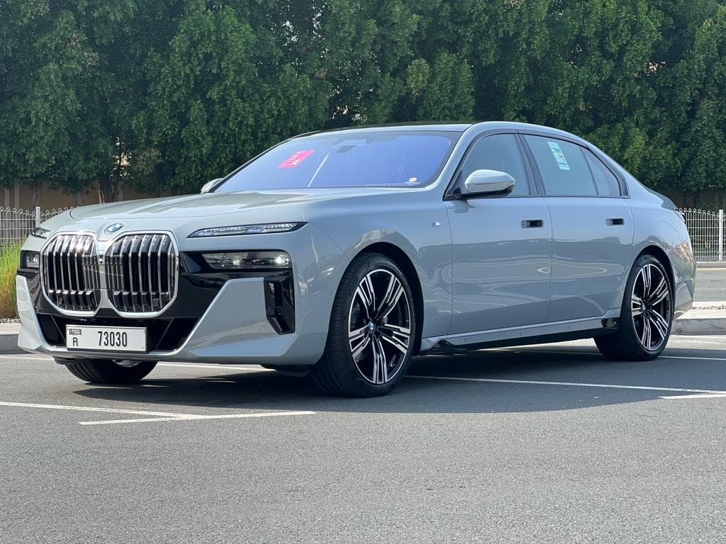 BMW 7 Series 735i 2023 huren Dubai - Weergave 2