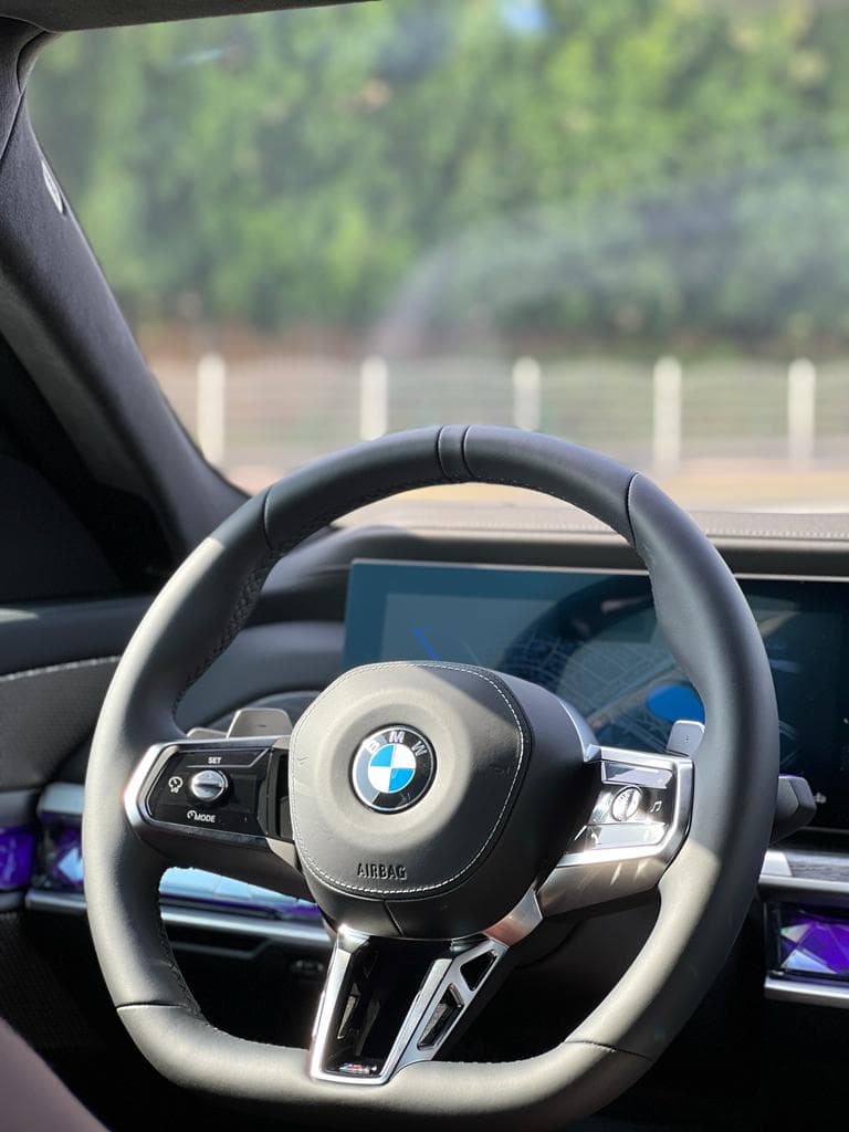 BMW 7 Series 735i 2023 huren Dubai - Weergave 4