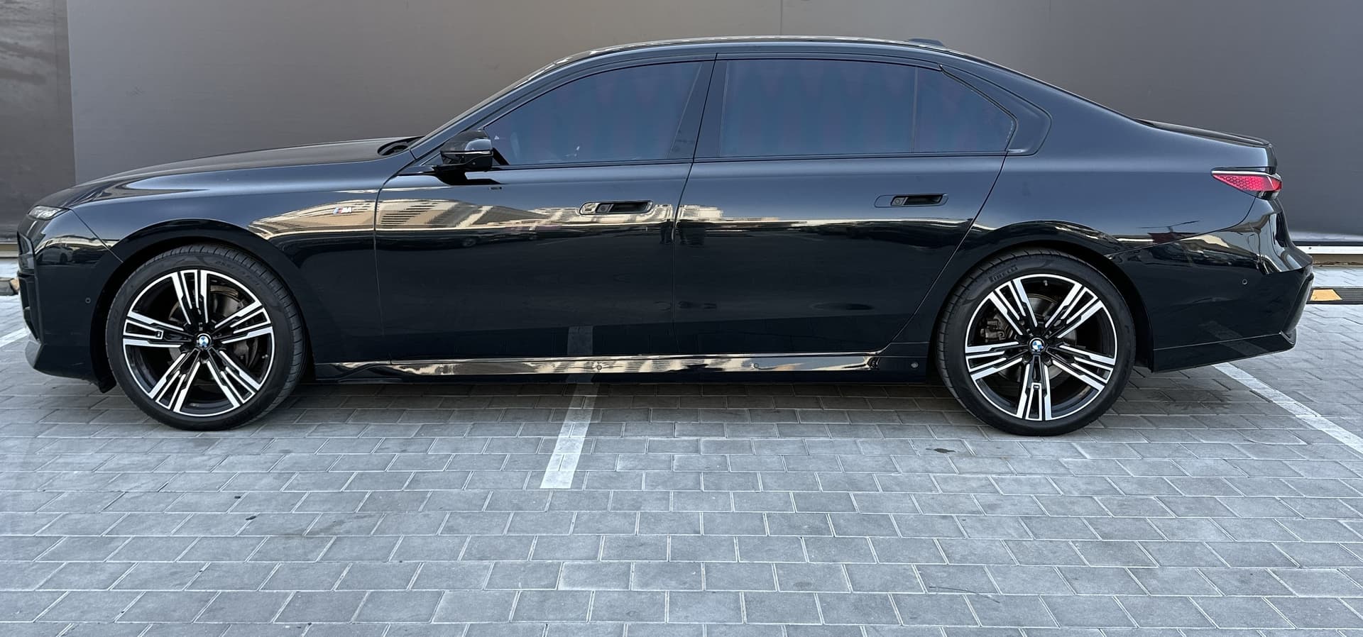 BMW 7 Series 735i 2024 huren Dubai - Weergave 2