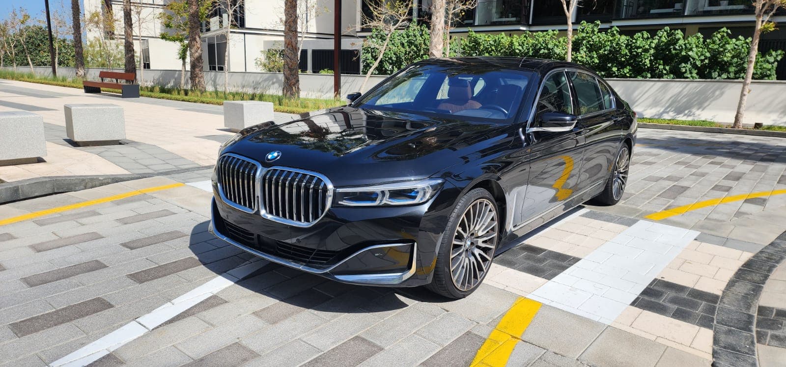 BMW 7 Series 750Li 2021 huren Dubai - Vooraanzicht