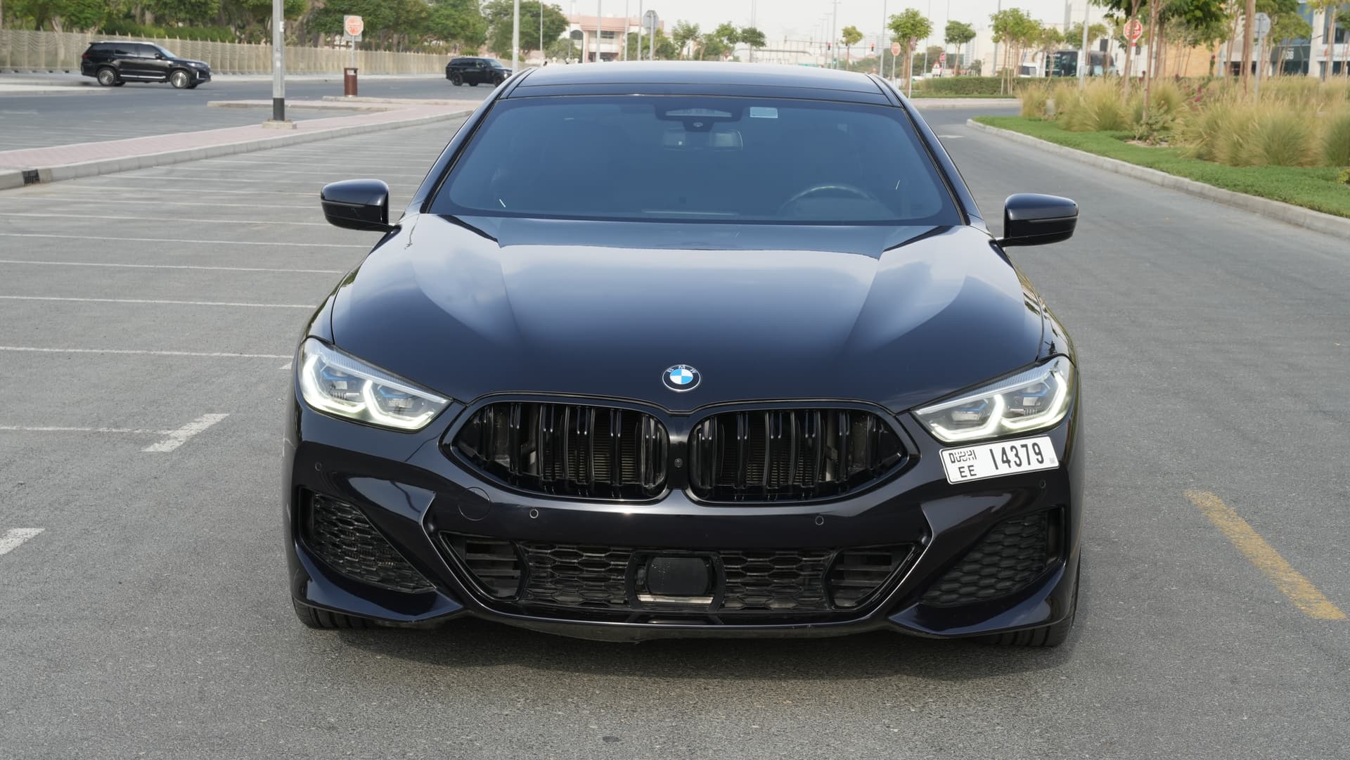 BMW 8 Series 850i 2022 huren Dubai - Vooraanzicht