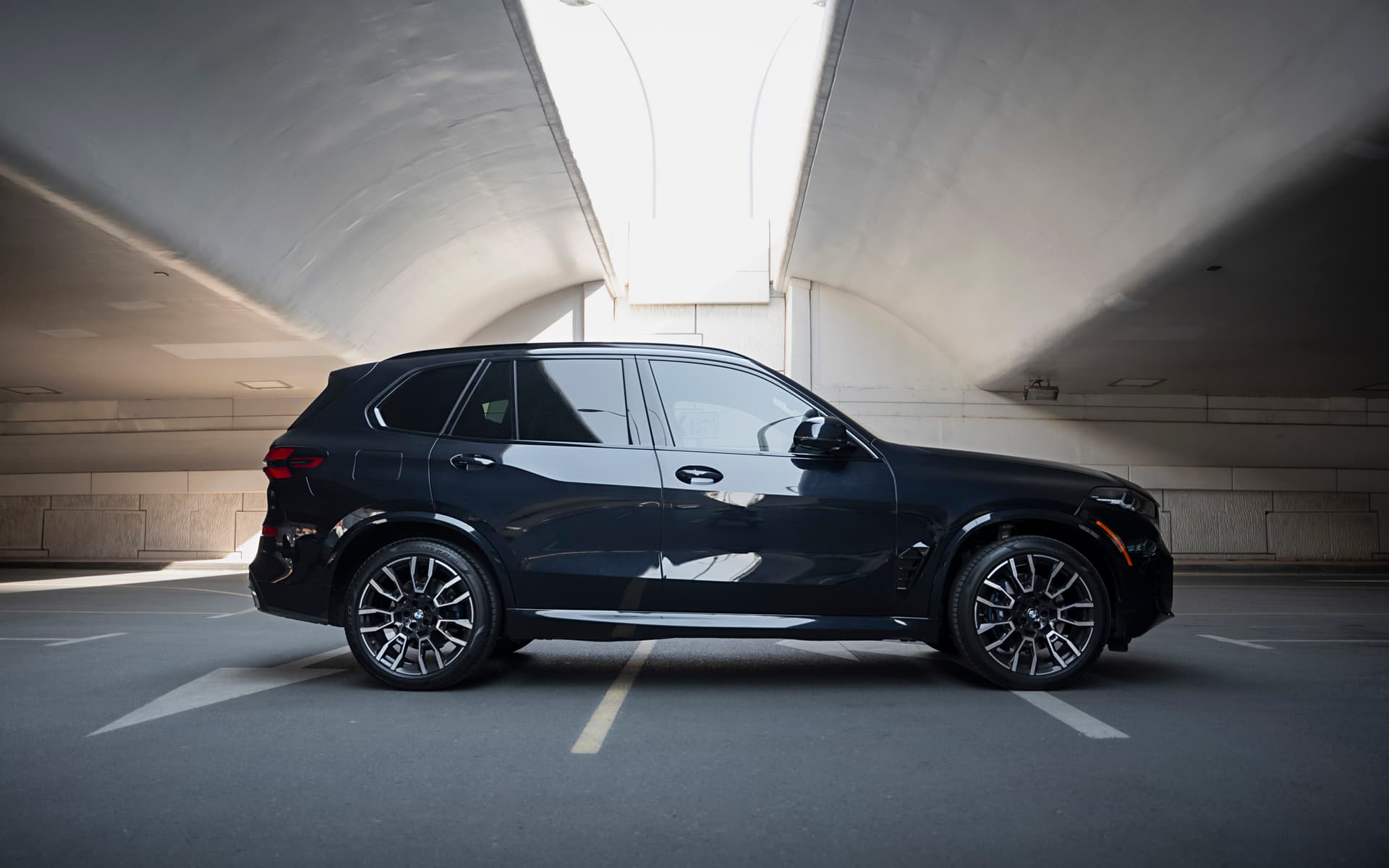 BMW X5 xDrive40i M Sport 2025 huren Dubai - Weergave 2