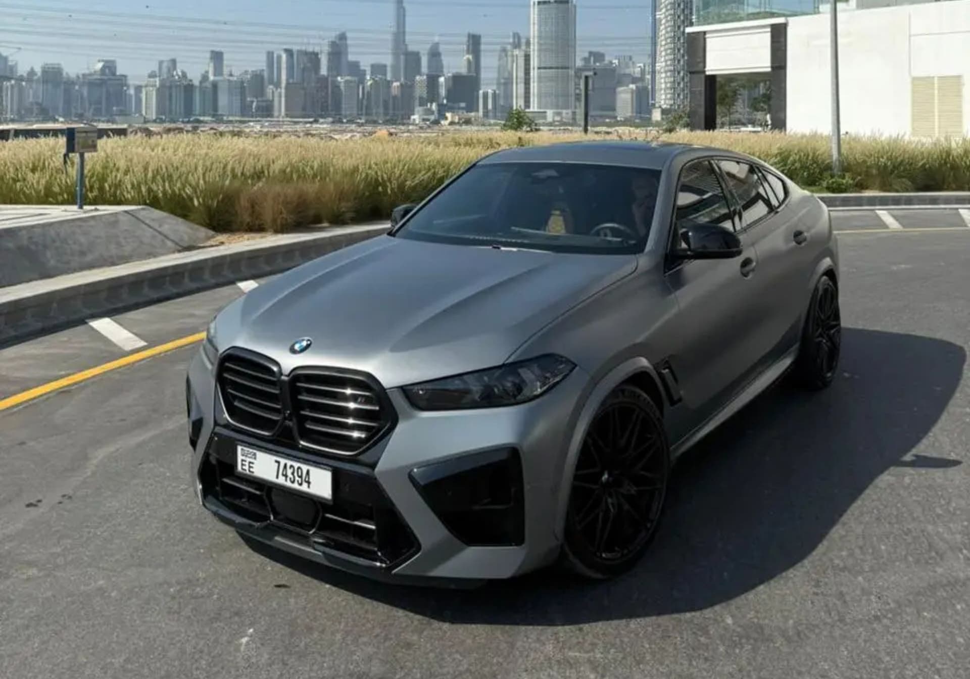 BMW X6 M Competition 2024 mieten in Dubai - Frontansicht