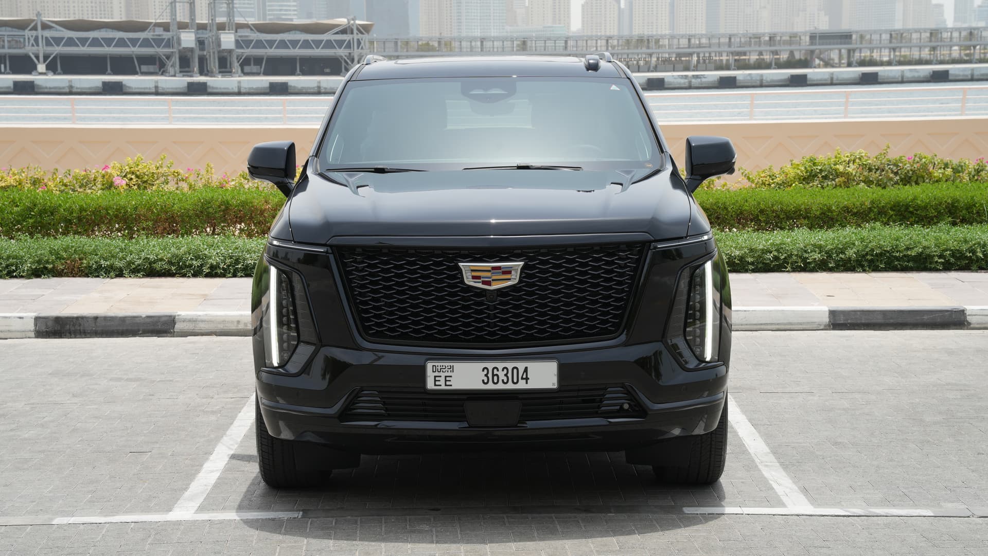 Cadillac Escalade 2025 huren Dubai - Vooraanzicht