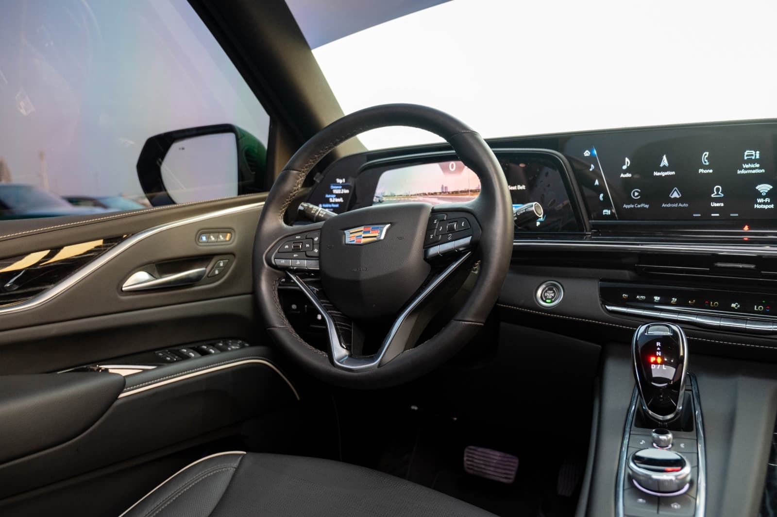 Cadillac Escalade ESV Sport Platinum 2024 huren Dubai - Weergave 2