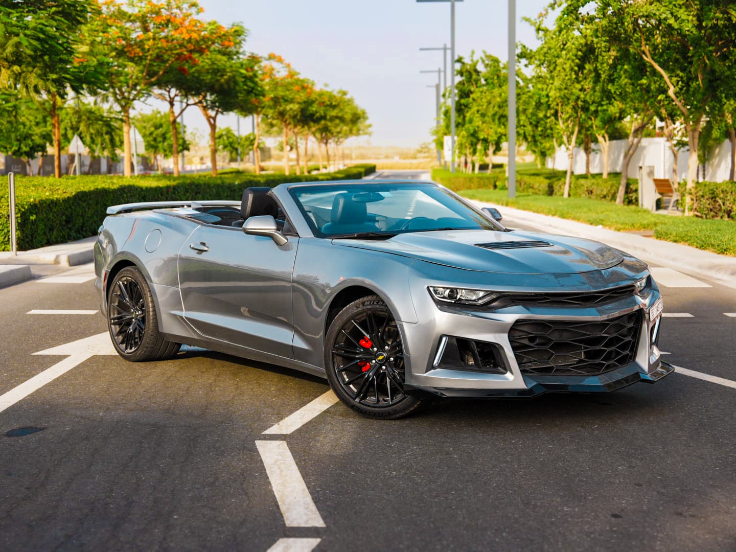 Chevrolet Camaro RS 2024 huren Dubai - Vooraanzicht