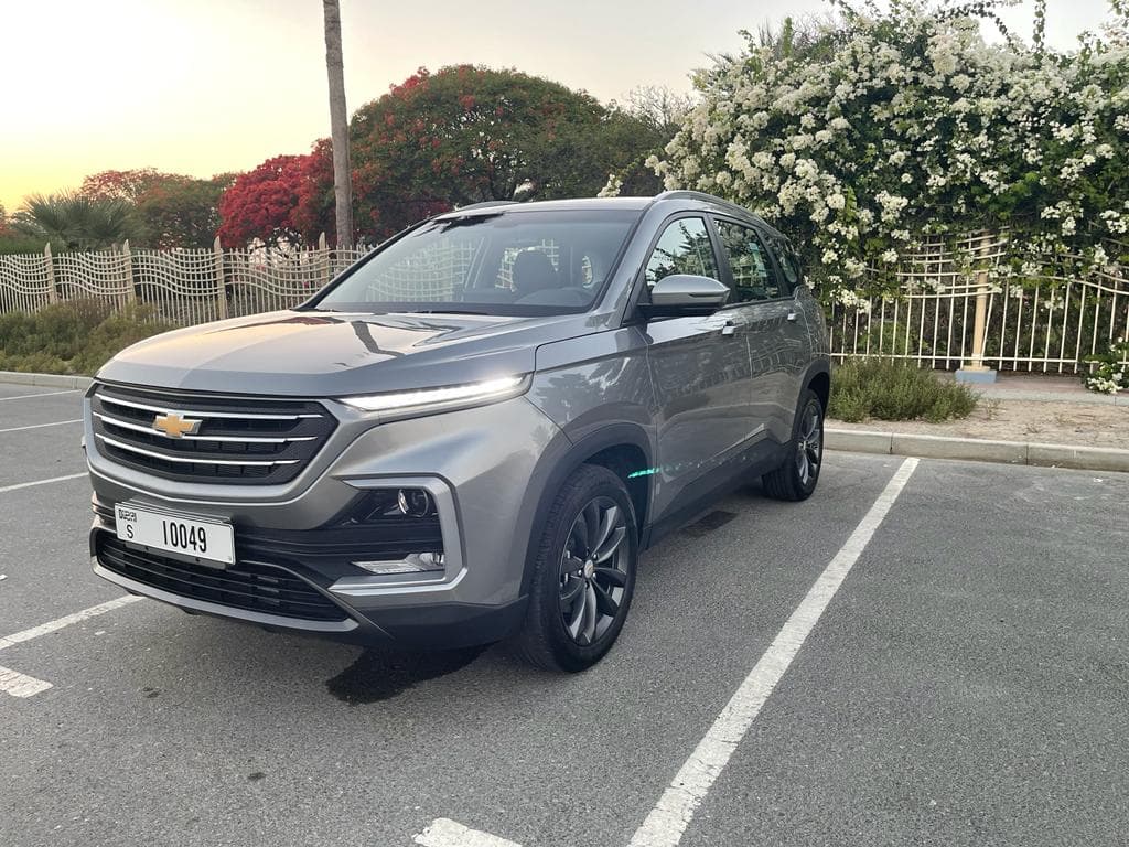 Chevrolet Captiva 2022 huren Dubai - Vooraanzicht