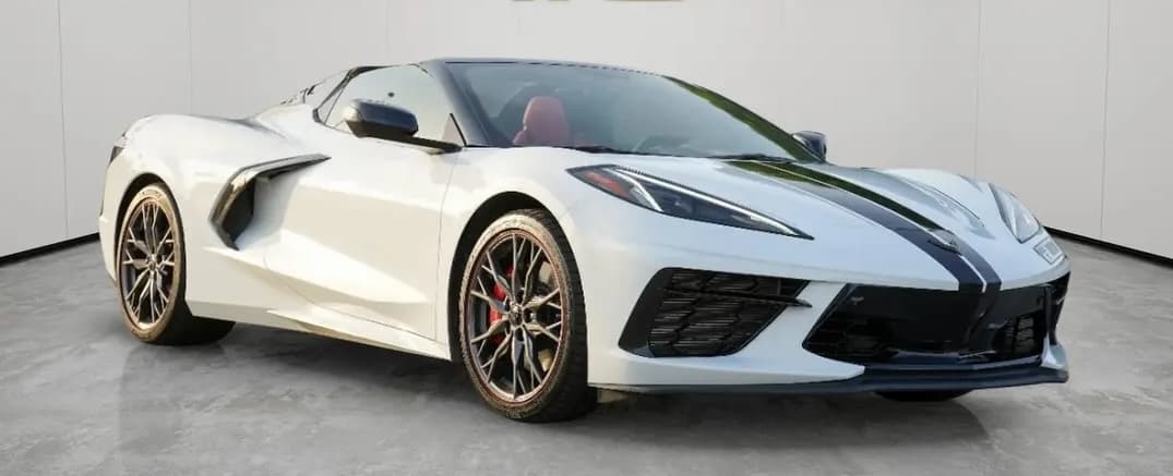 Chevrolet Corvette Stingray 2023 mieten in Dubai - Frontansicht
