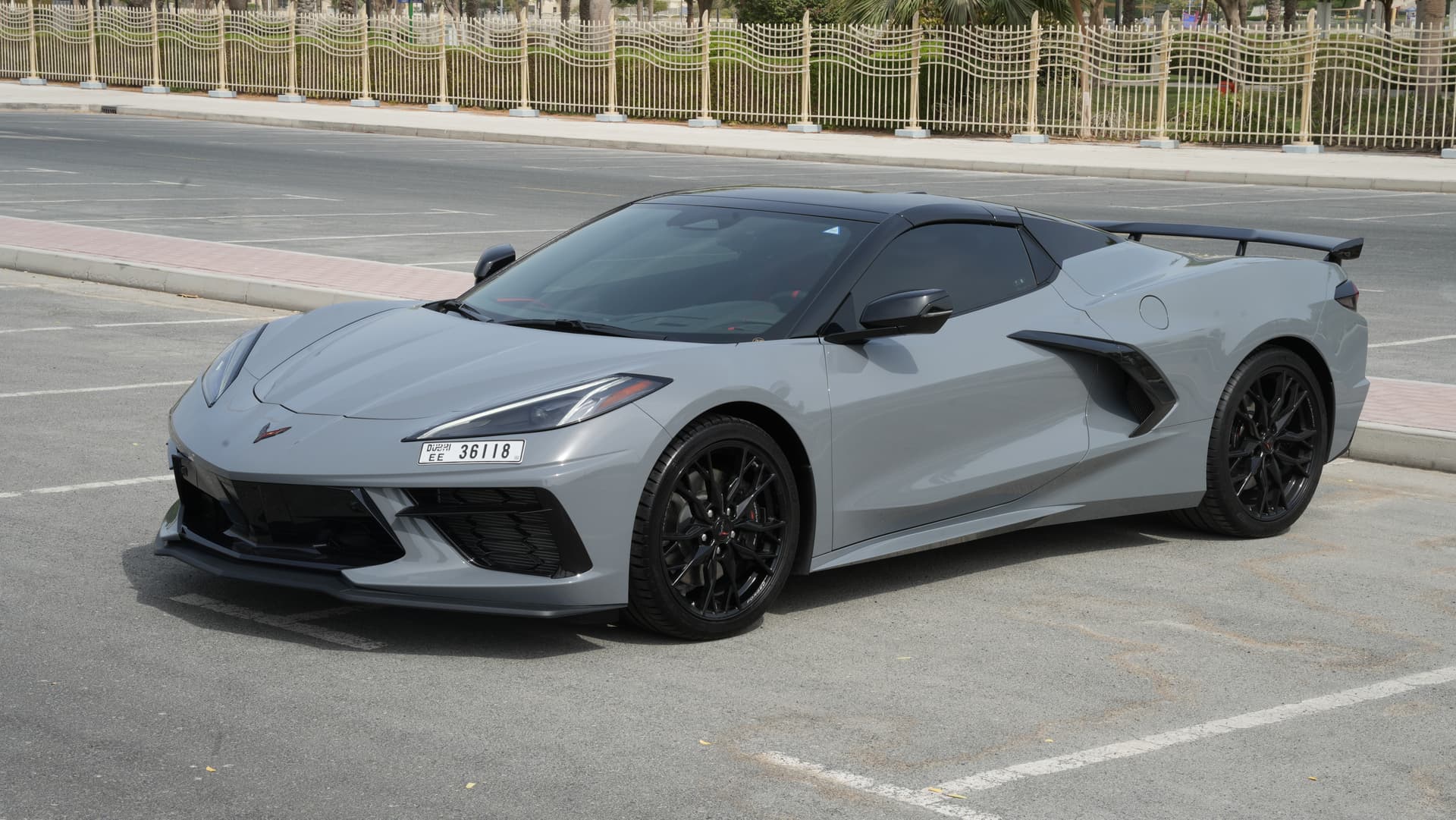 Chevrolet Corvette Stingray 2025 huren Dubai - Vooraanzicht