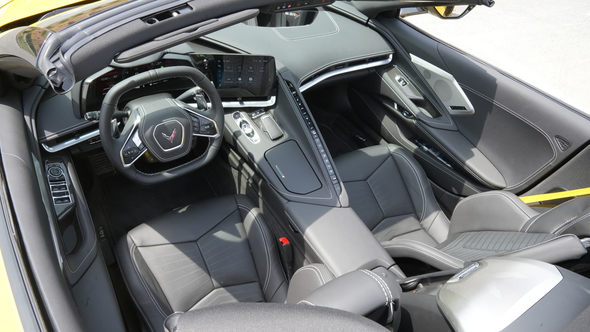 Chevrolet Corvette Stingray 2025 mieten in Dubai - Ansicht 4