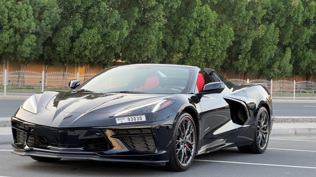 Chevrolet Corvette Stingray 2025 mieten in Dubai - Frontansicht