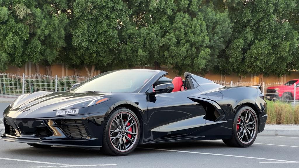 Chevrolet Corvette Stingray 2025 mieten in Dubai - Ansicht 2