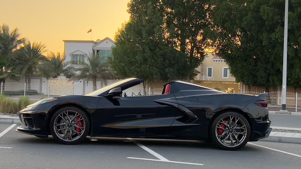 Chevrolet Corvette Stingray 2025 mieten in Dubai - Ansicht 3