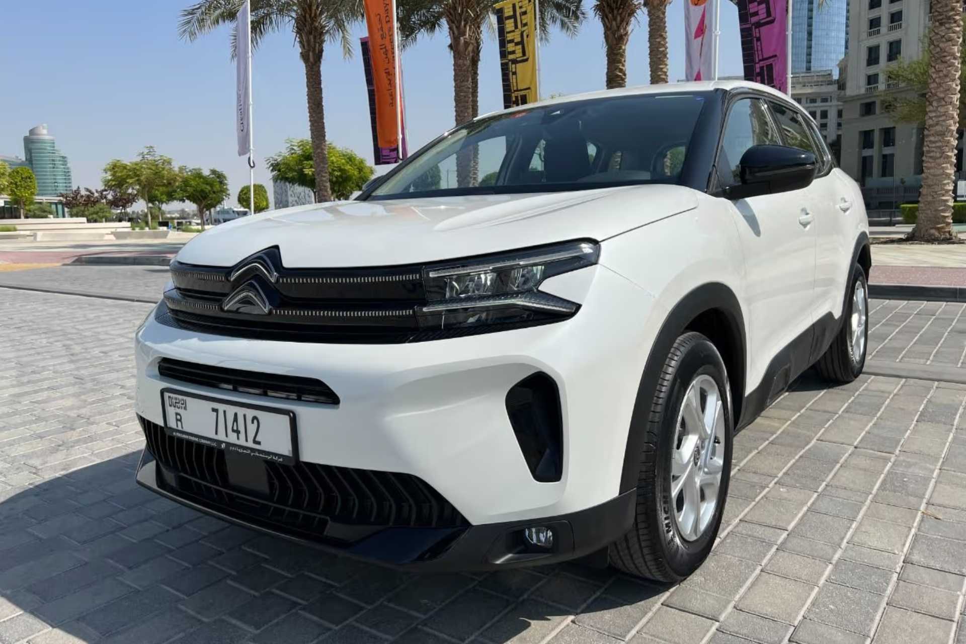 Citroen C5 2022 mieten in Dubai - Frontansicht