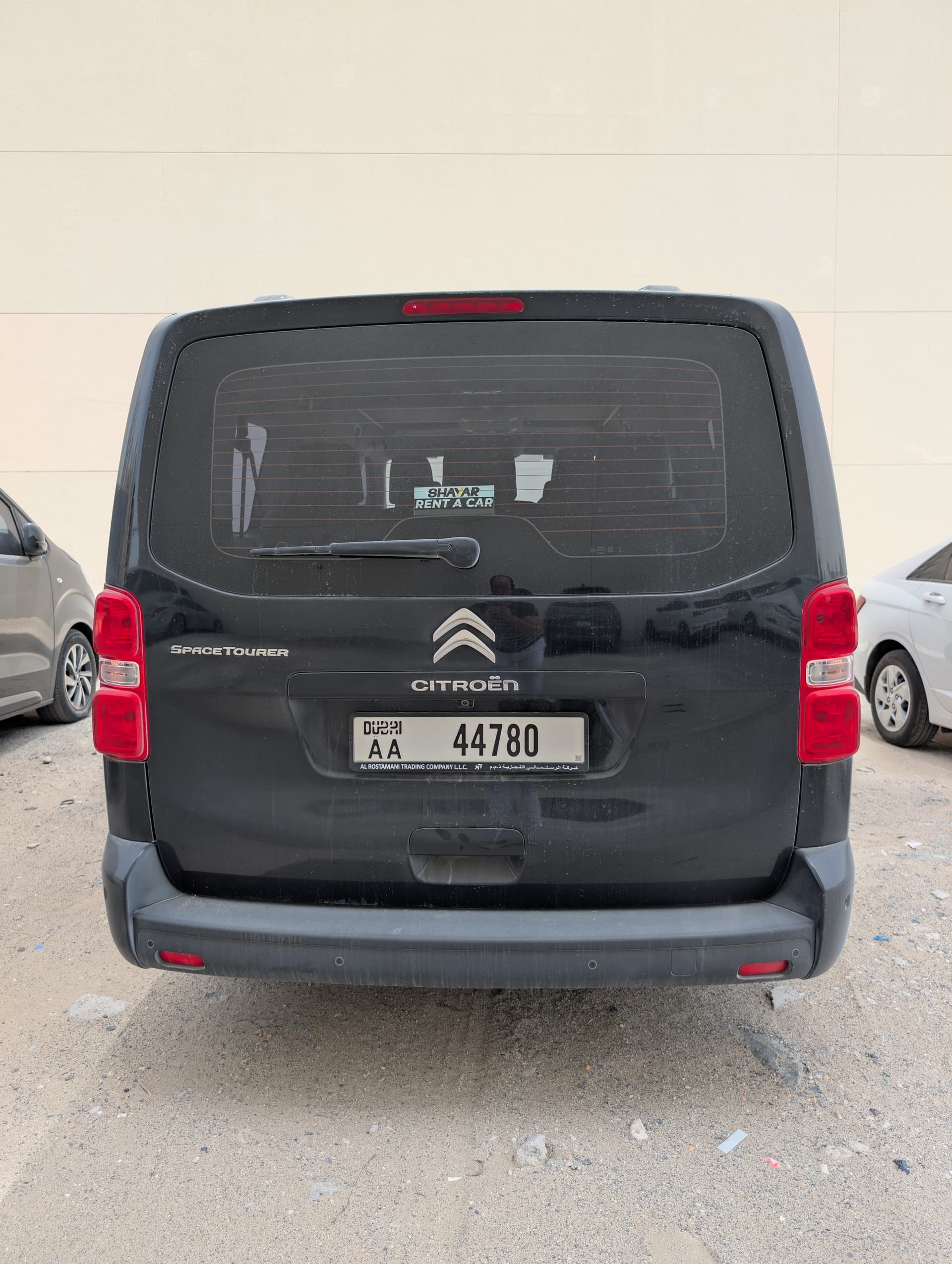 Citroen SpaceTourer 2024 mieten in Dubai - Ansicht 2