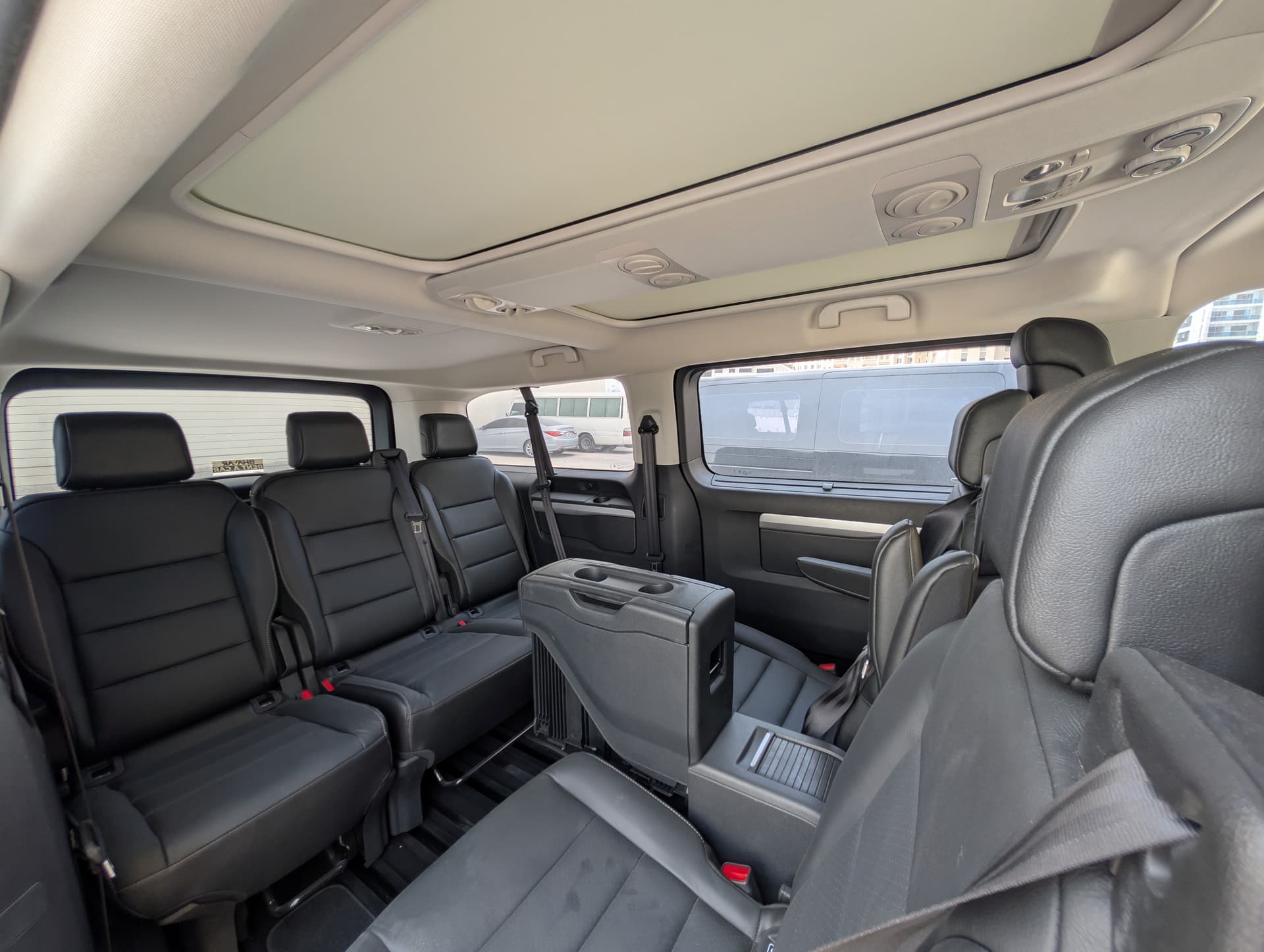 Citroen SpaceTourer 2024 mieten in Dubai - Ansicht 3