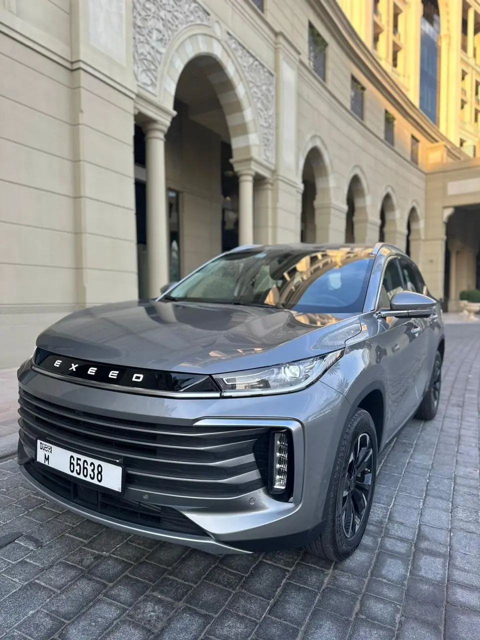 Exeed TXL 2024 mieten in Dubai - Frontansicht