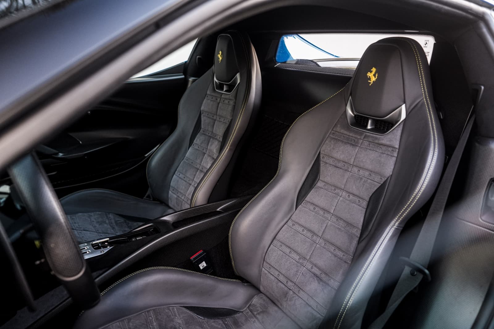 Ferrari 296 GTB 2025 huren Dubai - Weergave 2