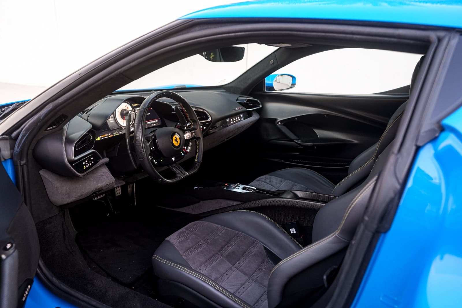Ferrari 296 GTB 2025 huren Dubai - Weergave 4