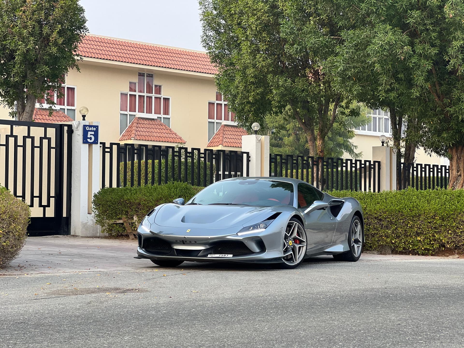 Ferrari F8 Tributo 2022 huren Dubai - Weergave 2