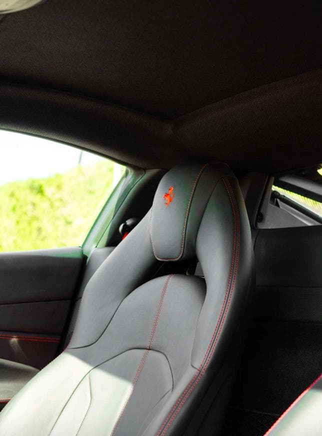 Location Ferrari F8 Tributo 2023 Dubai - Vue 3