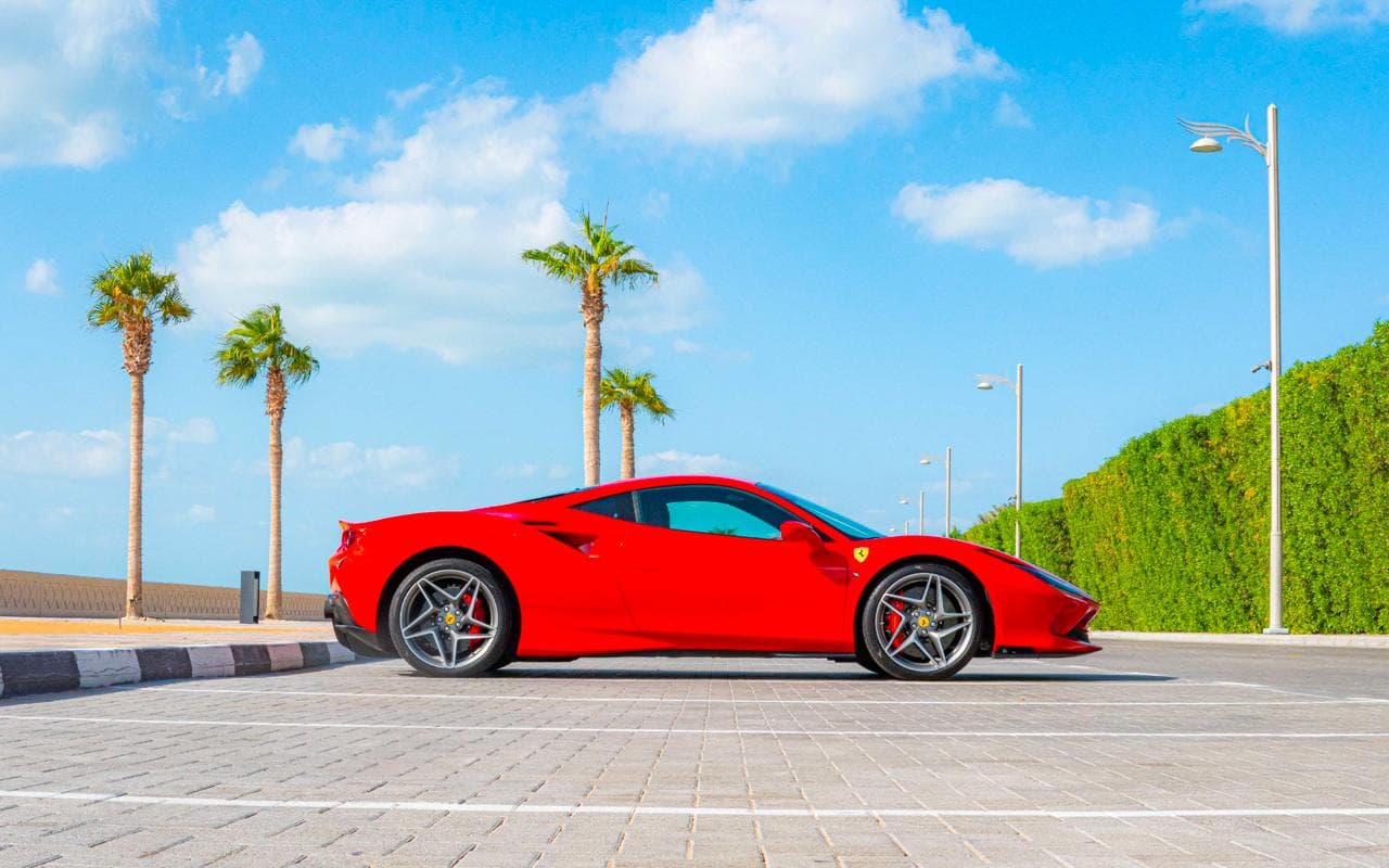 Ferrari F8 Tributo 2023 huren Dubai - Weergave 4