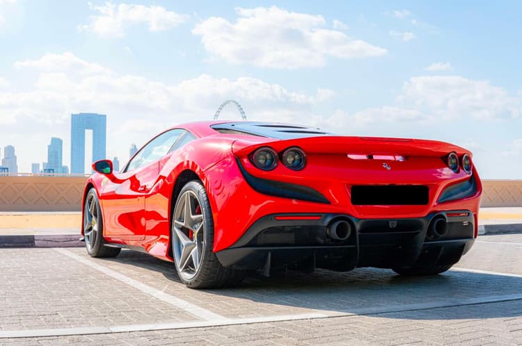 Location Ferrari F8 Tributo 2023 Dubai - Vue 5
